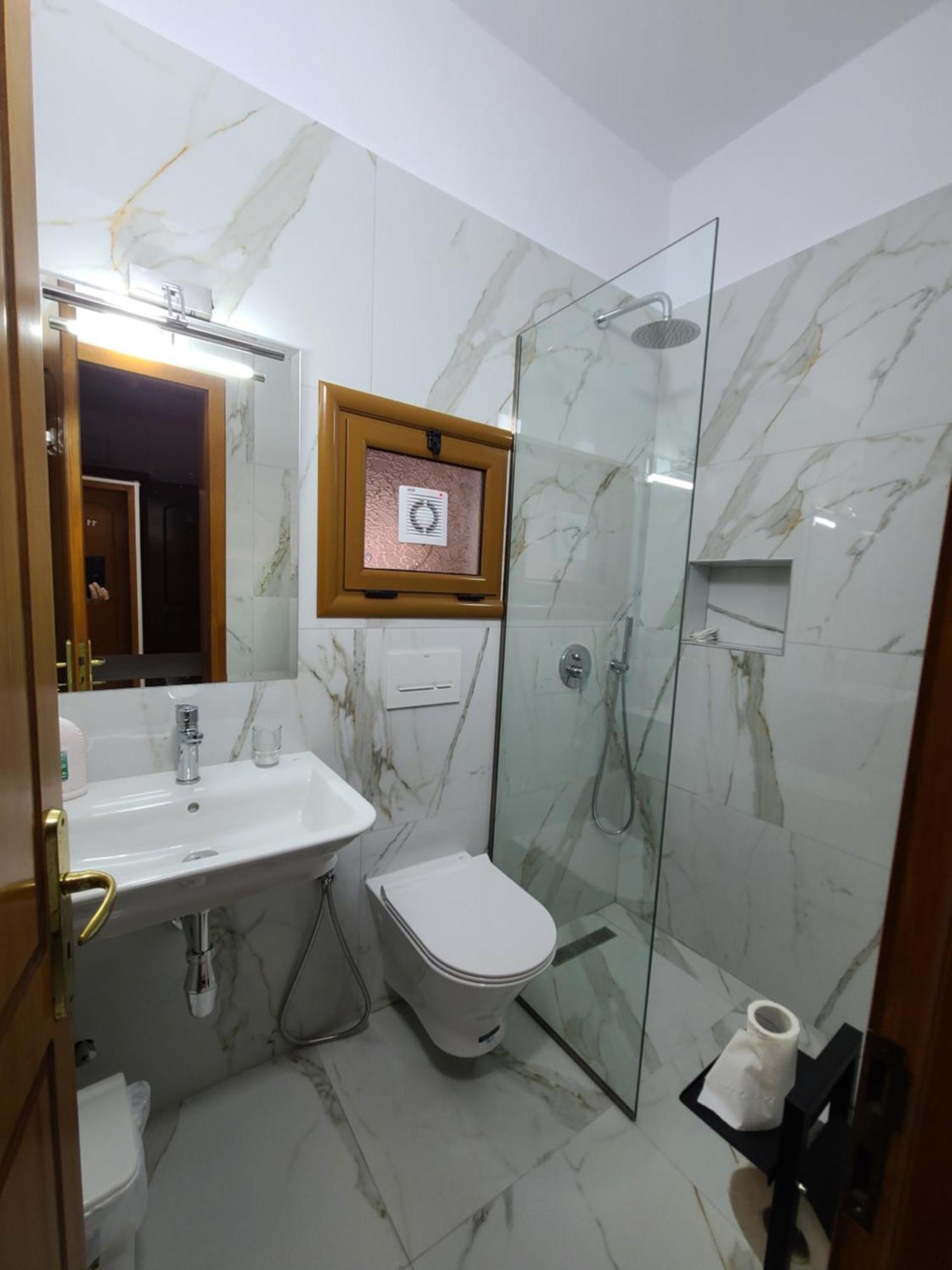 Hotel Martini Vlore Exterior photo