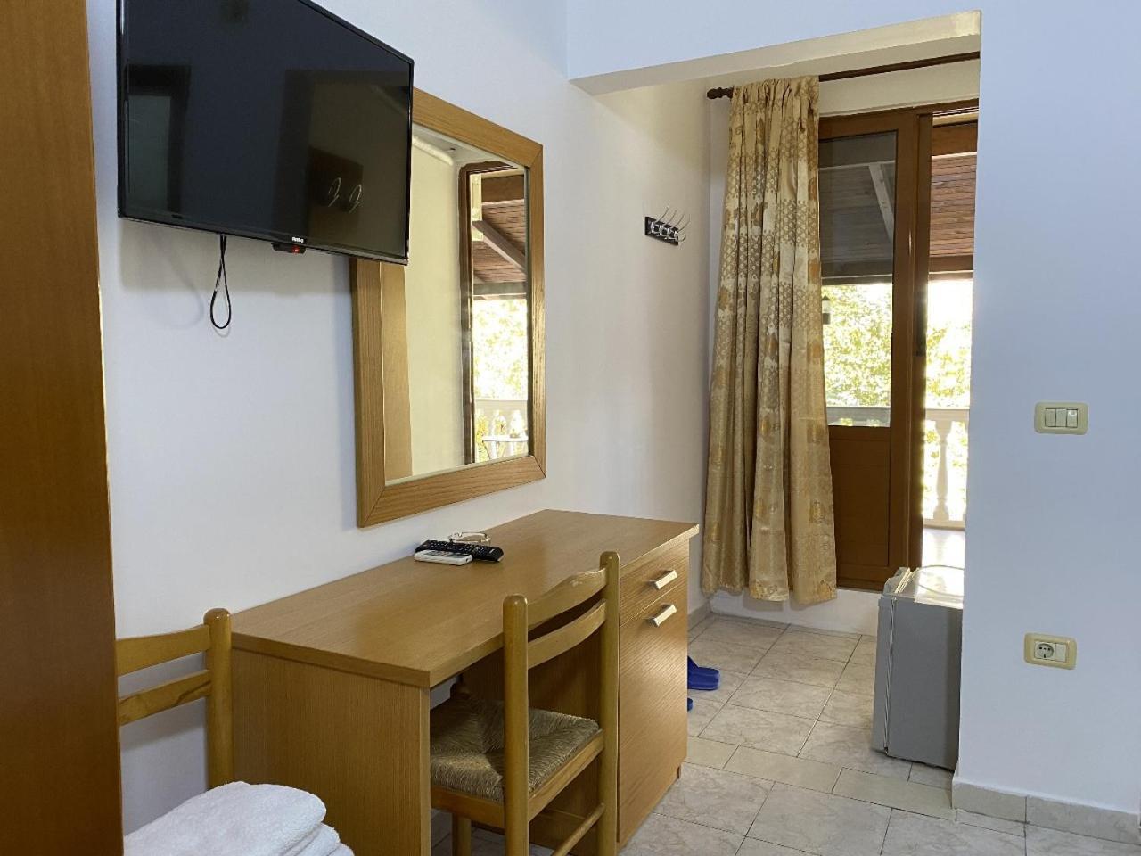 Hotel Martini Vlore Exterior photo