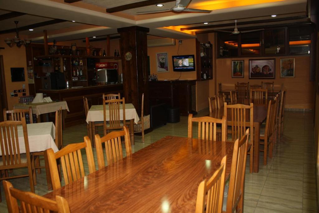 Hotel Martini Vlore Exterior photo